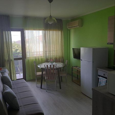 Guest House By The Captain Varna Esterno foto