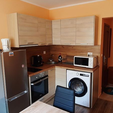 Guest House By The Captain Varna Esterno foto