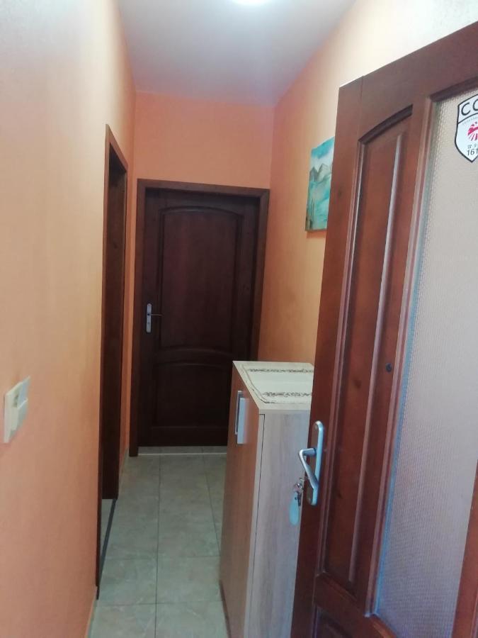 Guest House By The Captain Varna Esterno foto