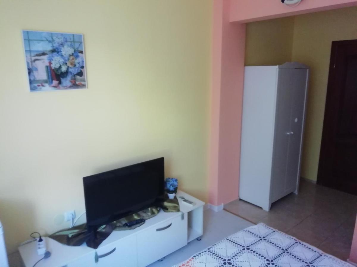 Guest House By The Captain Varna Esterno foto
