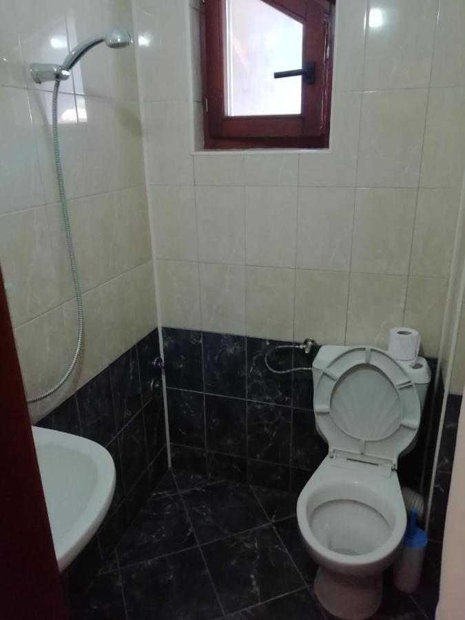 Guest House By The Captain Varna Esterno foto