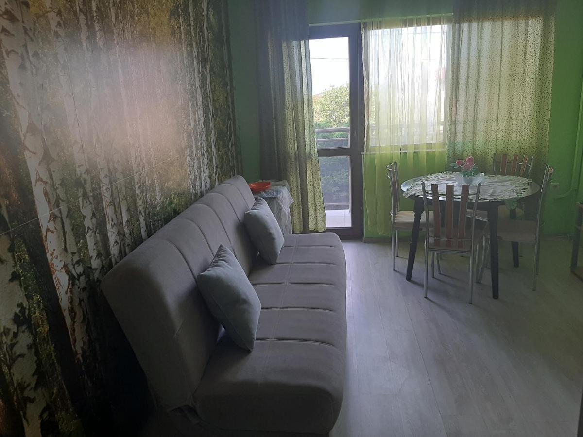 Guest House By The Captain Varna Esterno foto