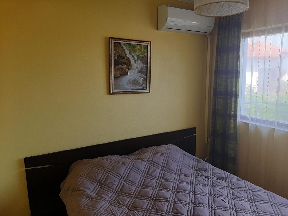 Guest House By The Captain Varna Esterno foto