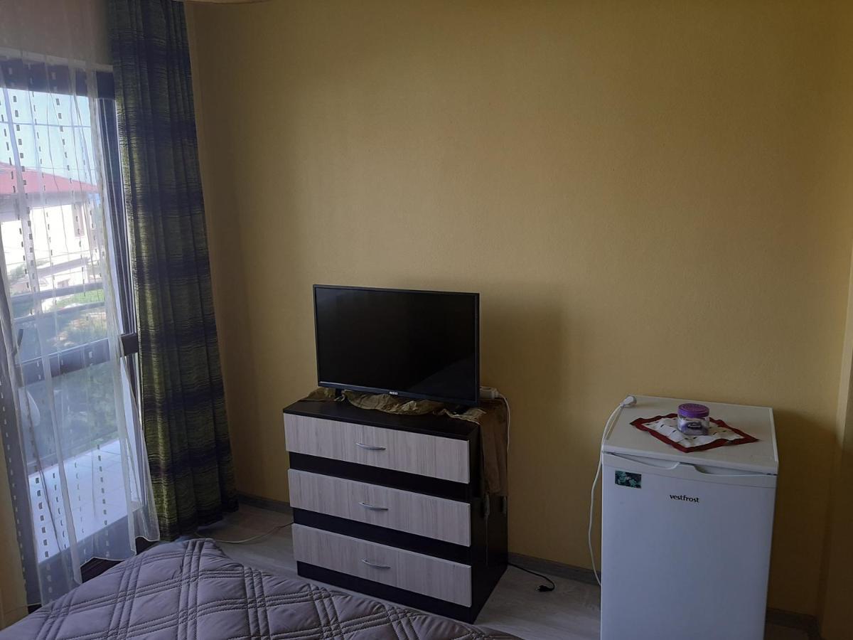 Guest House By The Captain Varna Esterno foto
