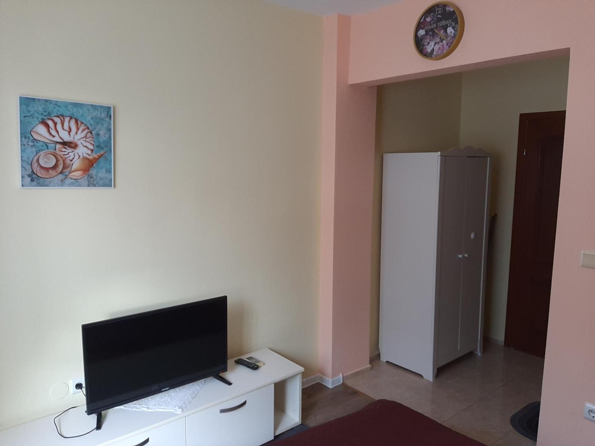 Guest House By The Captain Varna Esterno foto