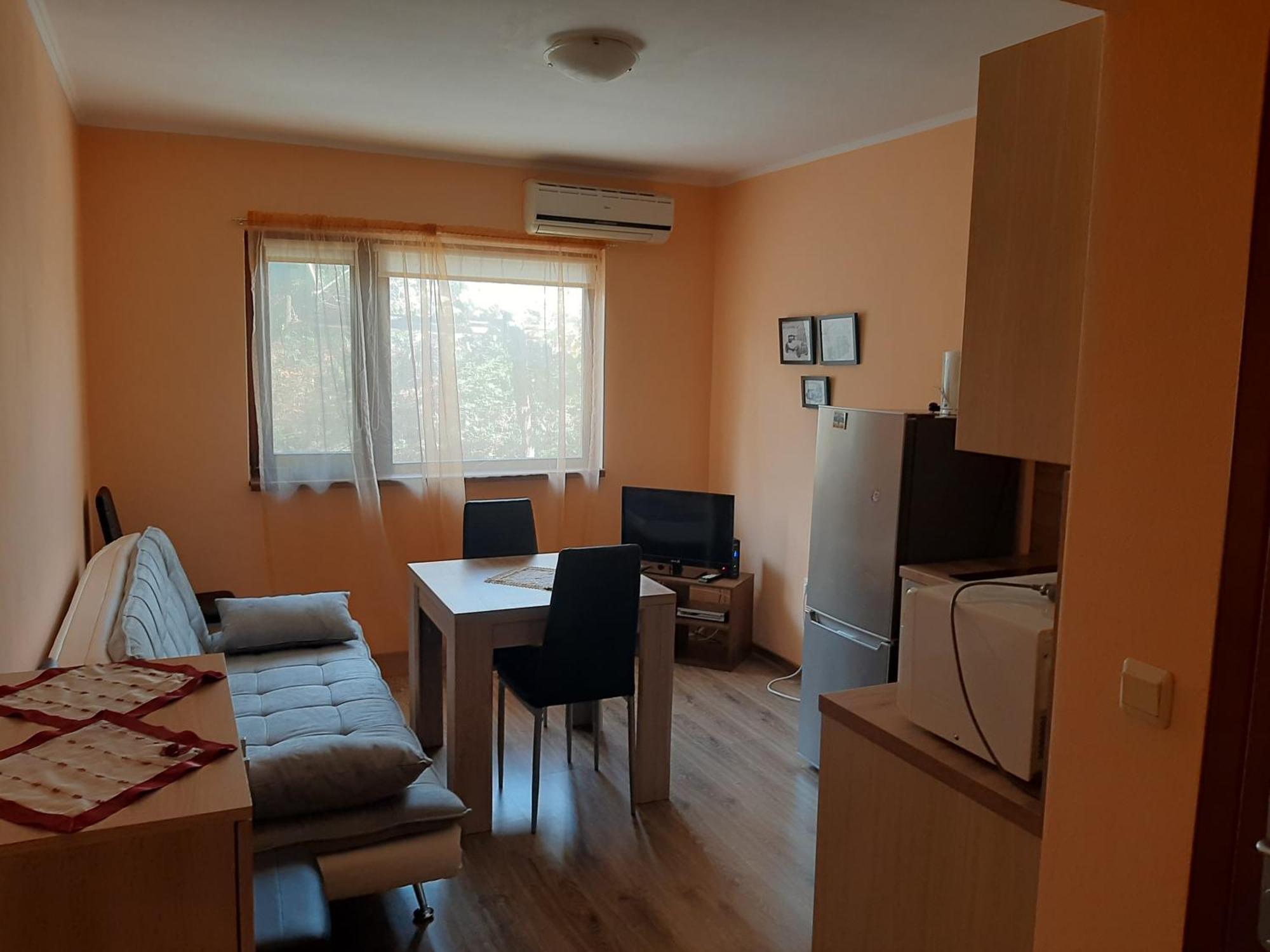 Guest House By The Captain Varna Esterno foto