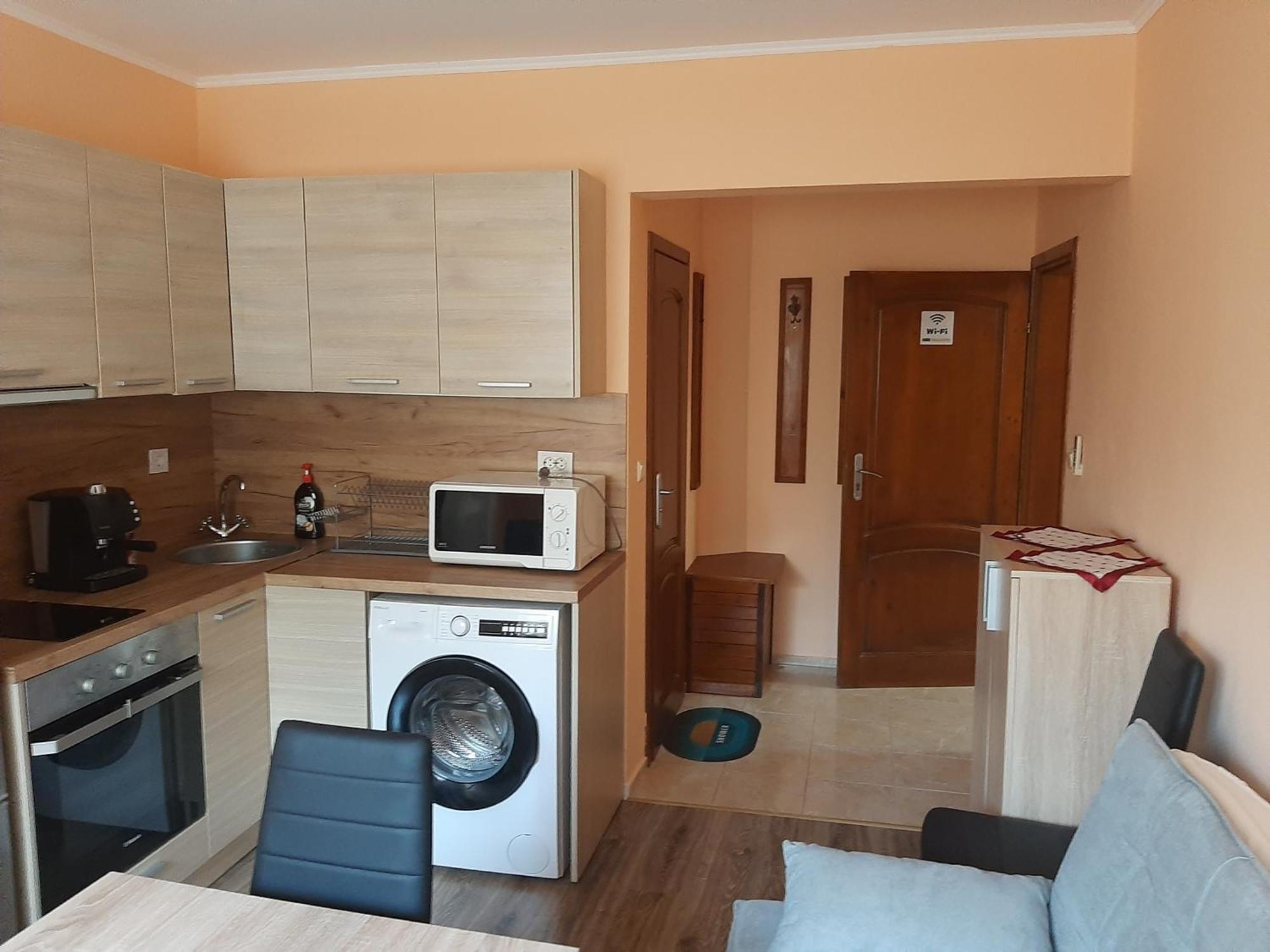 Guest House By The Captain Varna Esterno foto