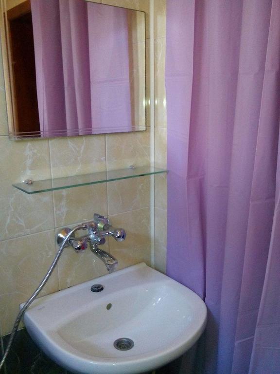 Guest House By The Captain Varna Esterno foto