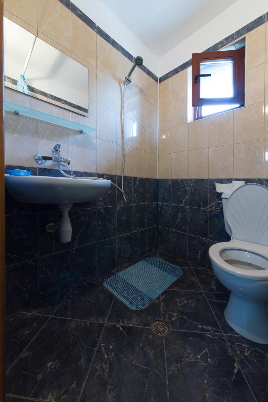 Guest House By The Captain Varna Esterno foto