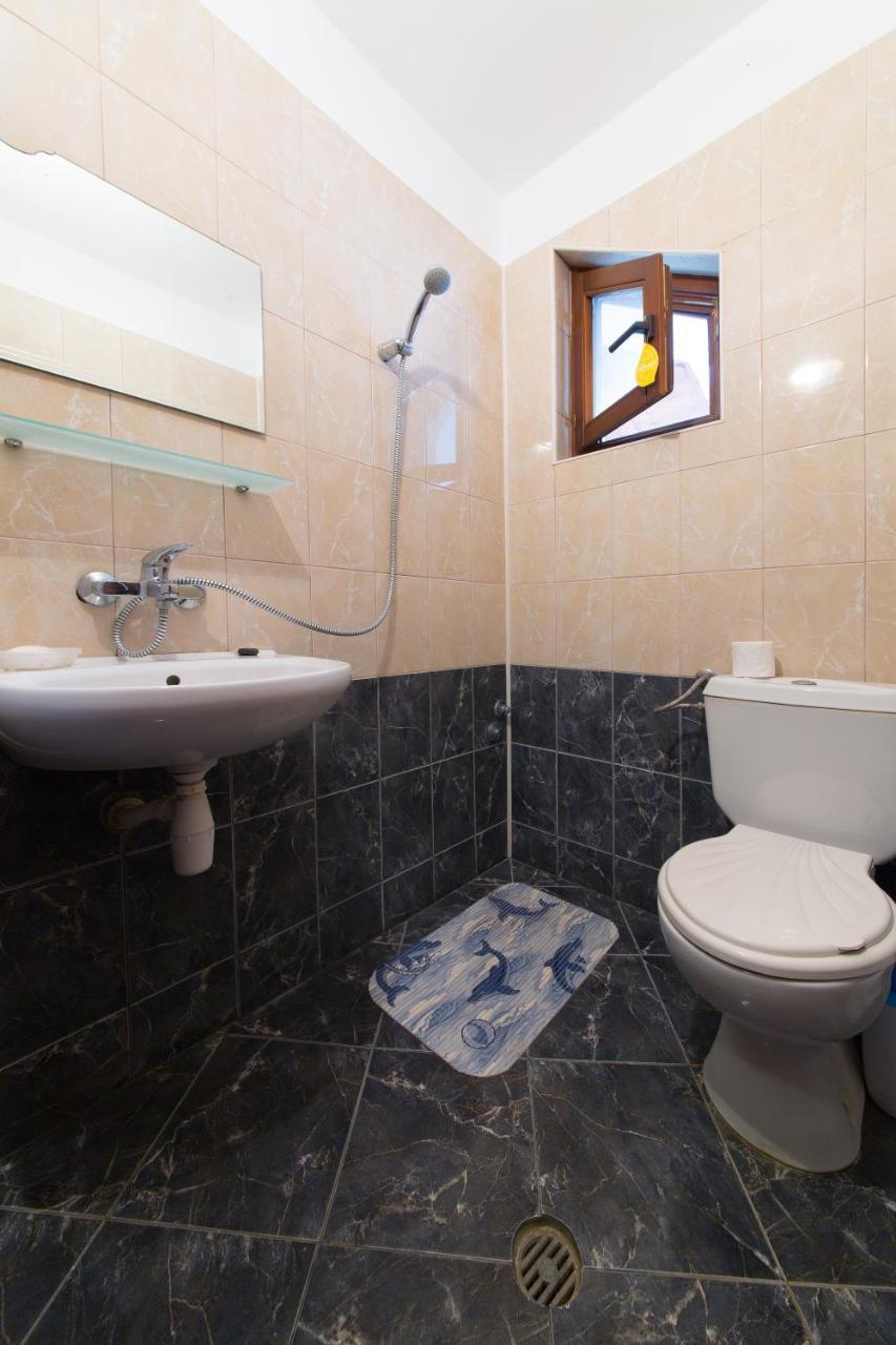 Guest House By The Captain Varna Esterno foto