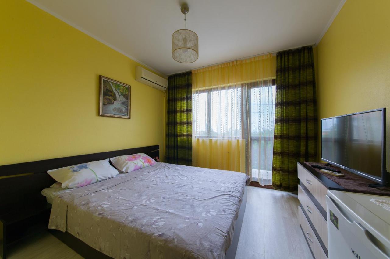 Guest House By The Captain Varna Esterno foto